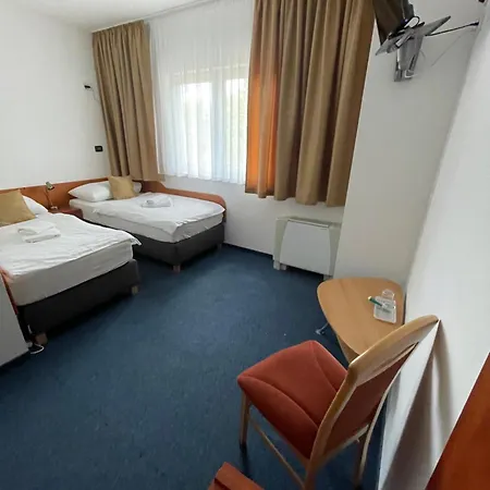 Ξενοδοχείο Remy 2*